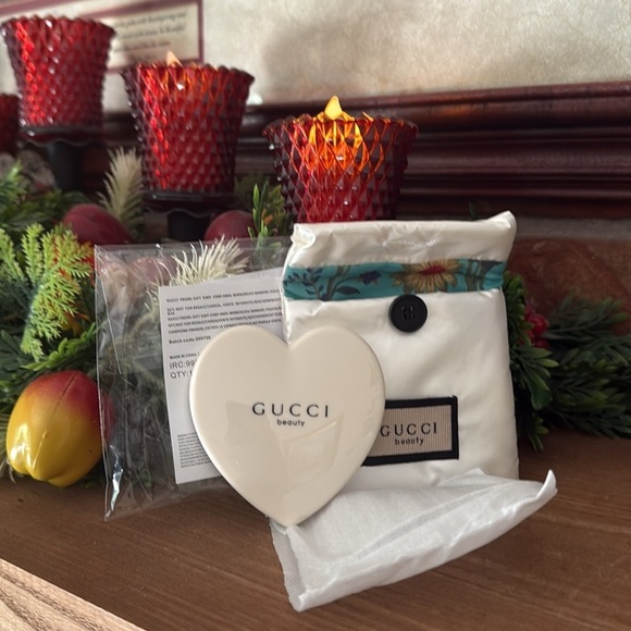 Gucci Blue Heart Pouch - Picture 5 of 5